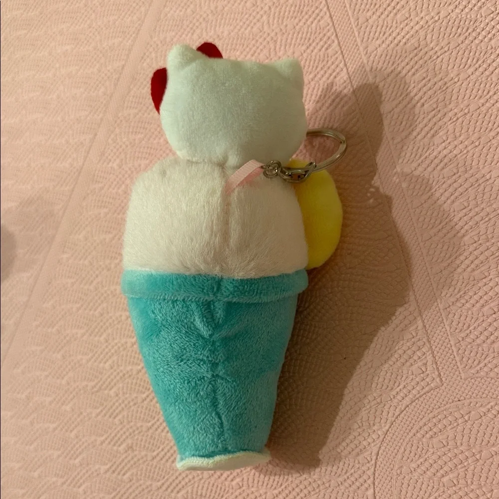 Hello Kitty Ice Cream Keychain - Picture 2 of 2